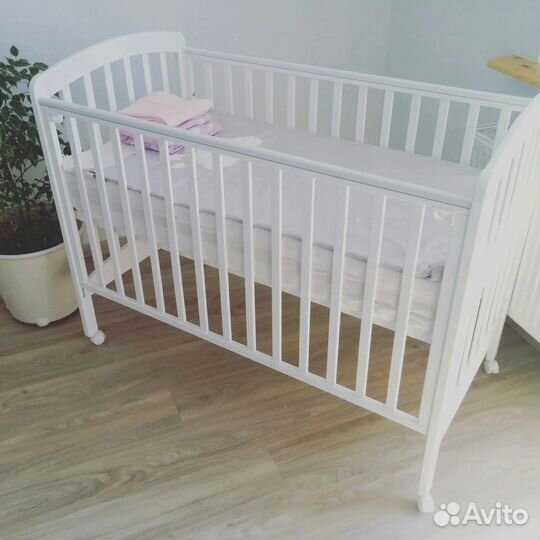 Детская кроватка с матрасом