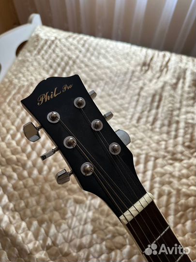 Акустическая гитара