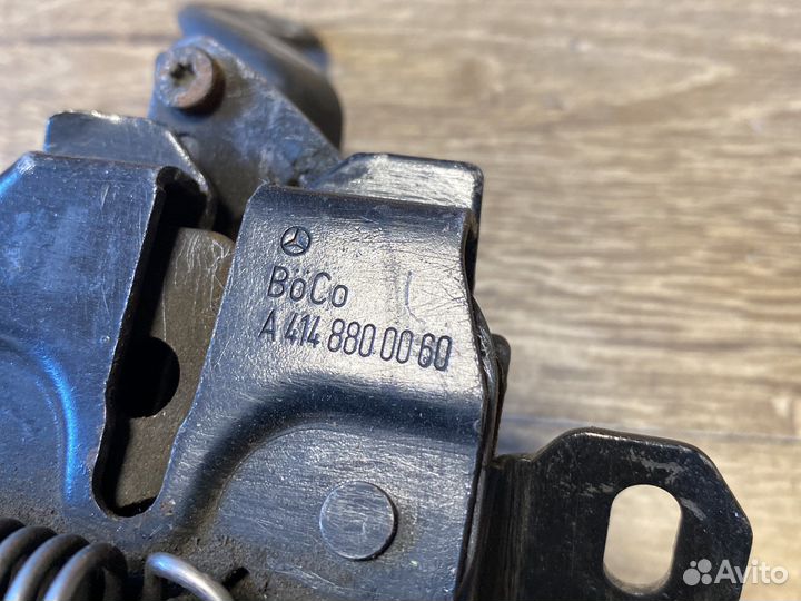 Mercedes benz vaneo замок капота