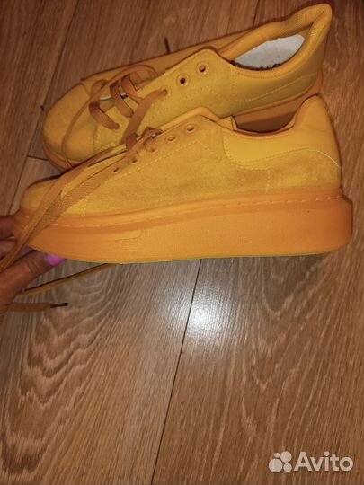 Женские кроссовки 38 размер