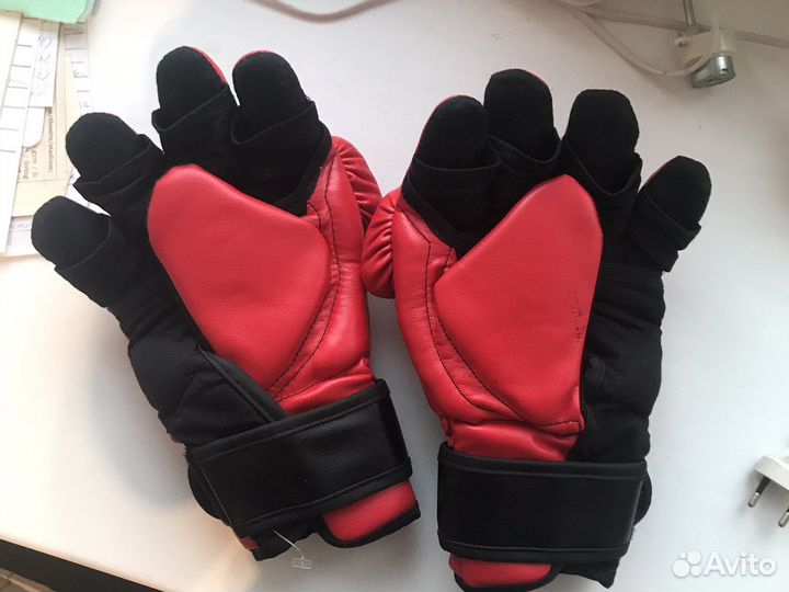 Перчатки для рукопашного боя