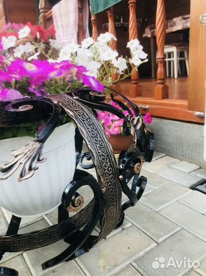 Цветочница кованная