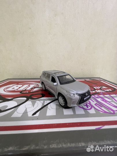 Машинка игрушечная Lexus