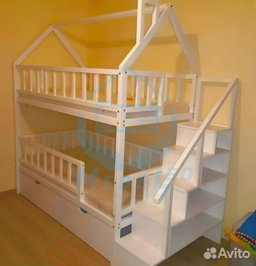 Двухъярусная кровать