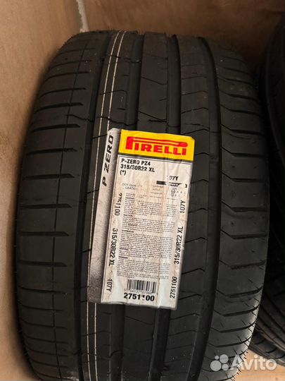 Pirelli P Zero PZ4 315/30 R22 и 275/35 R22 107Y