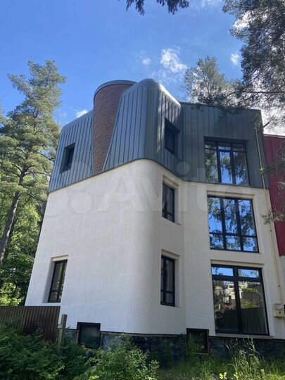 Дом 213 м² на участке 2 сот.