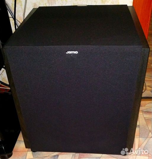 Топовый сабвуфер Jamo E7