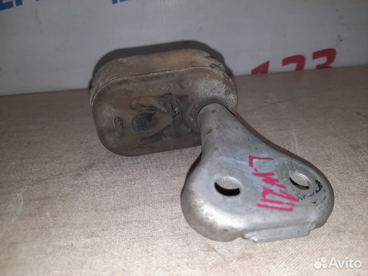 Крепление глушителя левое Mercedes E320 W211