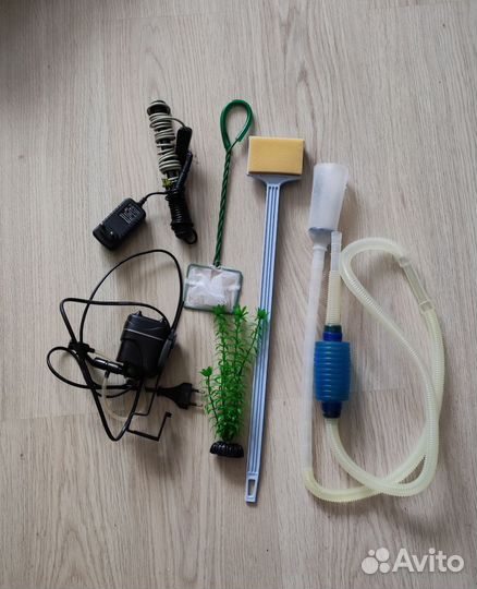 Аквариум 18 л. с наполнением и 2-мя сомиками