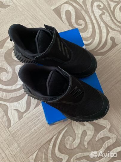 Кроссовки adidas