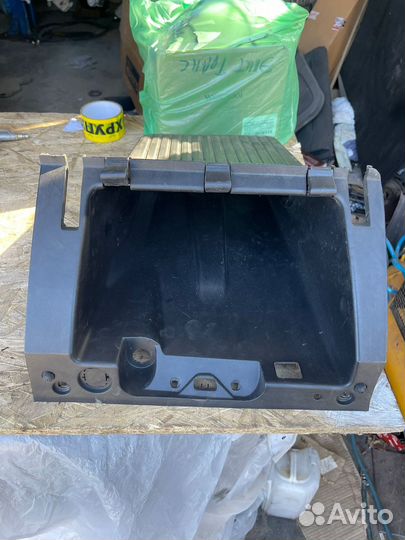 Бардачок Ford Focus 2