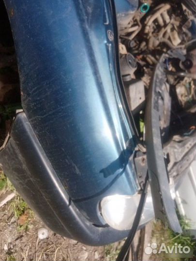 Крыло переднее правое Renault Laguna 1995