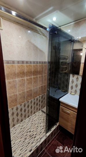 Душевая кабина из закаленного стекла