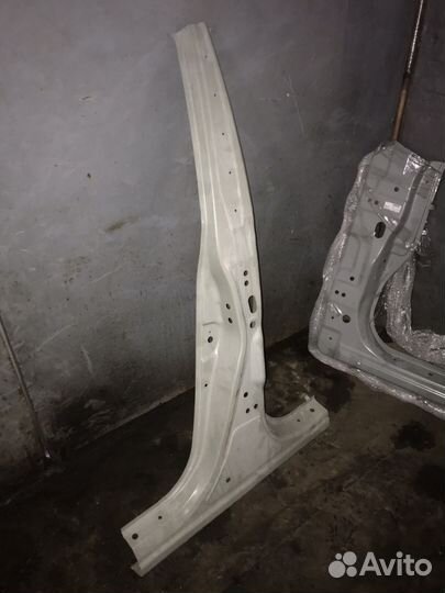 Suzuki Grand Vitara стойка кузовная средняя с поро