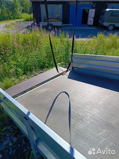 Прицеп на легковой автомобиль