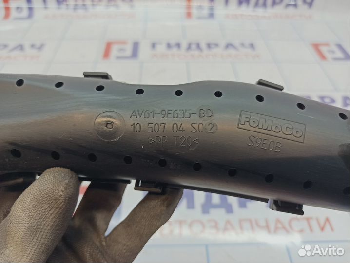 Воздухозаборник (наружный) Ford Focus 3 1745844. С