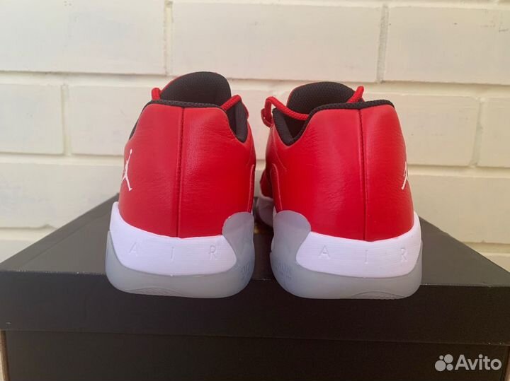 Кроссовки Air Jordan 11 Low 'University Red' Ориг