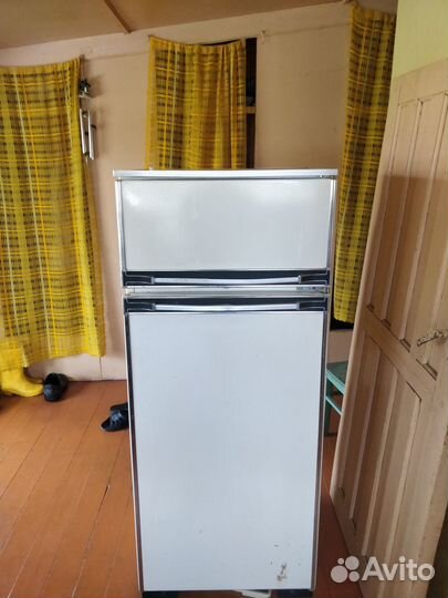 Продам 2х камерный холодильник