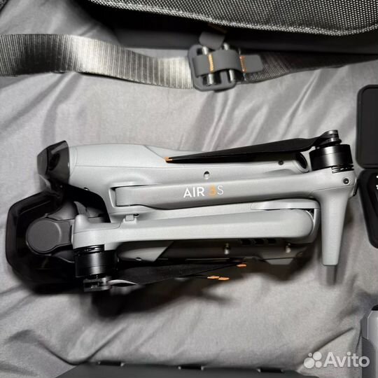 Квадрокоптер DJI Air3s