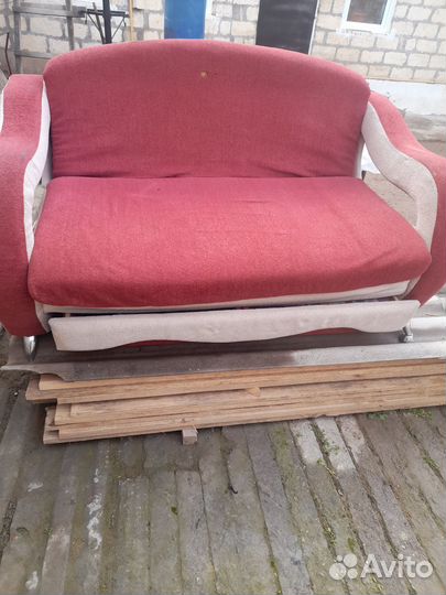 Мини диванчик бу отдам даром с.чинар