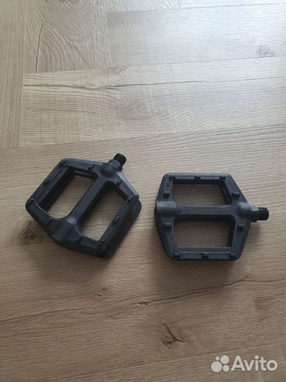 Стоковые педали. В отличном состоянии