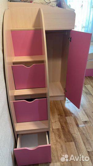 Детская кровать чердак со шкафом, лестница, стол