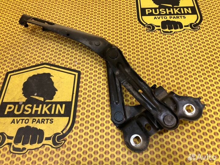 Петля капота передняя левая Skoda Superb B8 cjsa