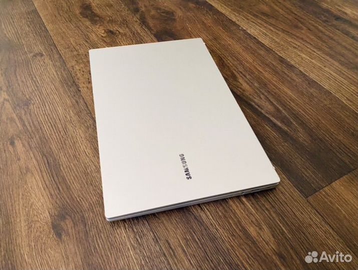 Ноутбук Samsung Book 2023г