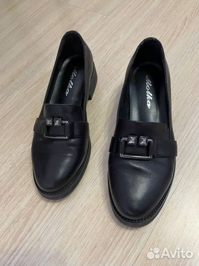 Продаю женские черные лоферы (размер 35)