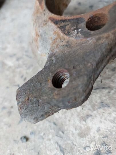 Кулак поворотный правый Шкода Октавия тур