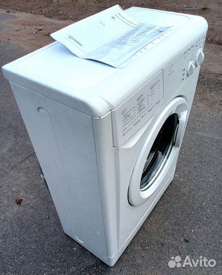 Узкая Стиральнaя машинa indesit WIU 103 б-у. 3.5кг