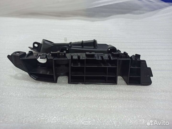 Крепление бампера Hyundai Elantra 6 (18-20г)