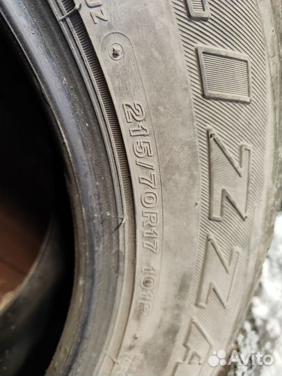 Bridgestone Blizzak DM-V2 215/70 R17