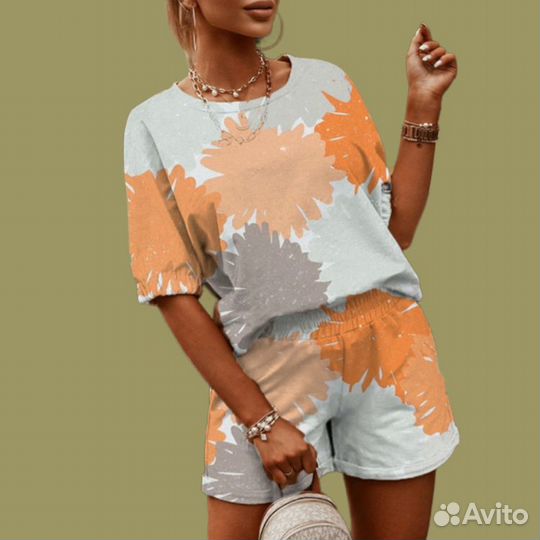 Летний женский костюм новый