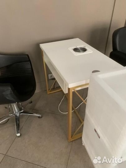 Маникюрный стол с вытяжкой бу