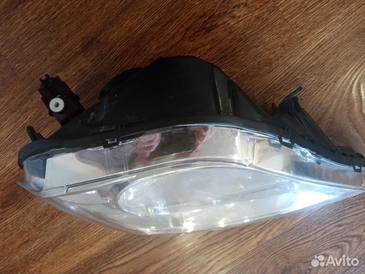 Правая фара на Renault logan 1
