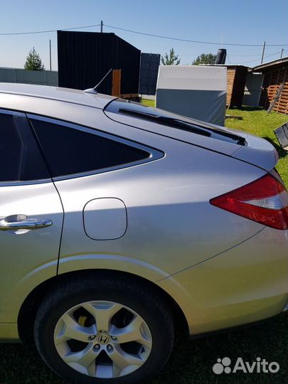 Крыло заднее левое Honda Crosstour