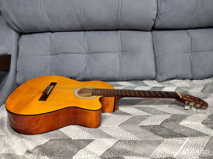 Классическая гитара Renome