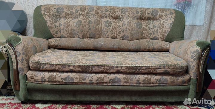 Диван с двумя креслами