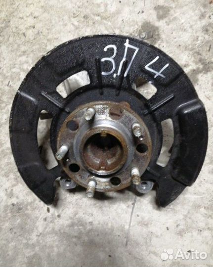 Кулак задний правый Kia Sorento 4