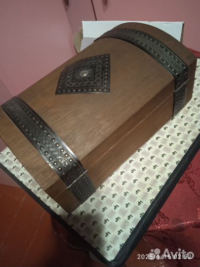 Деревянная шкатулка для украшений