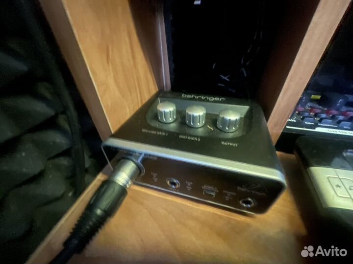 Внешний интерфейс USB behringer UM2