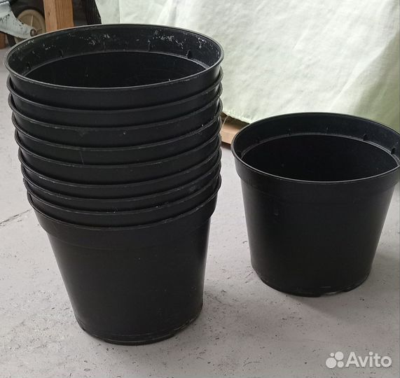 Цветочный горшок пластиковый черный