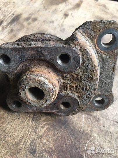 Цапфа задняя правая Рено Лагуна Renault Laguna 2