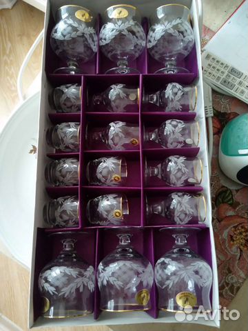 Набор бокалов и рюмок