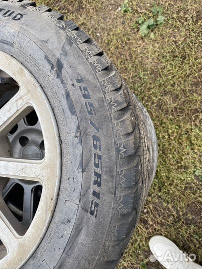 Royal Black Royal Stud 195/65 R15