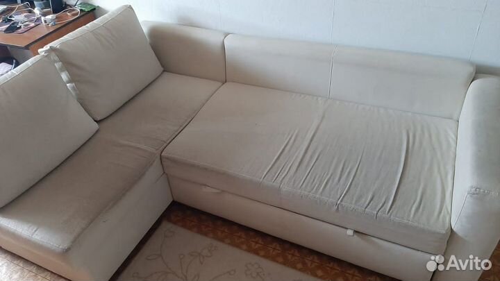 Диван угловой белый