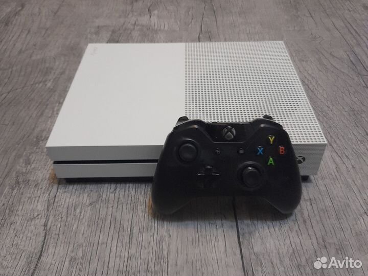 Xbox One S 500gb 4К с играми