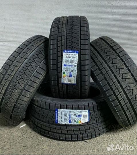 Triangle PL02 295/35 R21