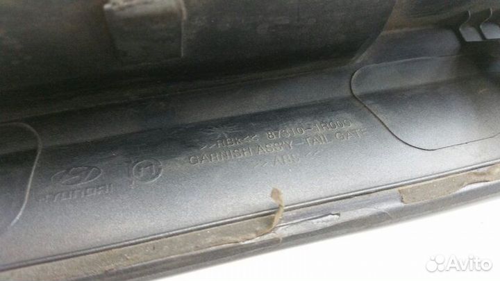 Накладка крышки багажника задняя Hyundai Solaris